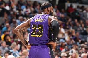 华体会官网下载-防守卖力！詹姆斯砍25分6板8助+手刀成功3次