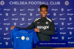 华体会官网入口-马雷斯卡谈埃斯特旺：他和帕尔默一样可边可中，不能给他太大压力